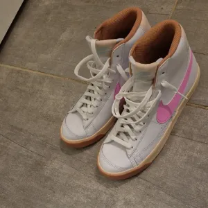 Nike Women's White and Pink High-Top Sneakers