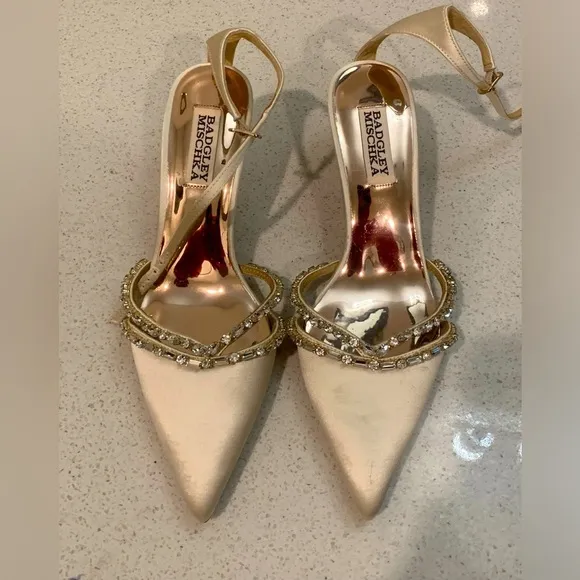 NWOB BADGLEY MISCHKA Zendaya Embellished Ivory Cream Satin Kitten Heel Shoes 6.5