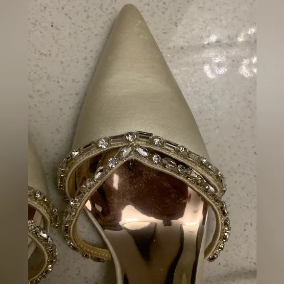 NWOB BADGLEY MISCHKA Zendaya Embellished Ivory Cream Satin Kitten Heel Shoes 6.5