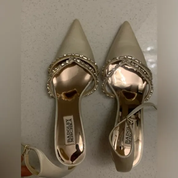 NWOB BADGLEY MISCHKA Zendaya Embellished Ivory Cream Satin Kitten Heel Shoes 6.5