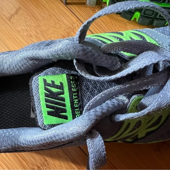 NWOB Nike Men’s Relentless 2 Running Shoes in Gray/Green
