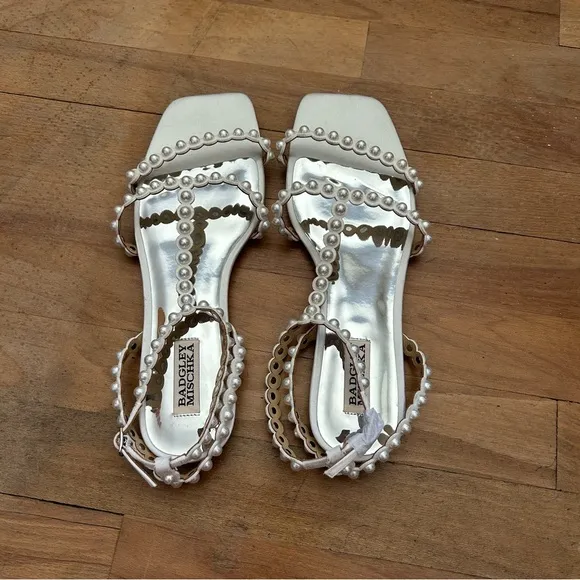 NWOT Badgley Mischka Cami Pearled Gladiator Flat Sandal