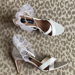 NWOT BGBG MaxAzaria Stella White Patent Leather Bridal/Formal Heels, size 9