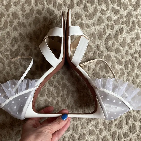 NWOT BGBG MaxAzaria Stella White Patent Leather Bridal/Formal Heels, size 9