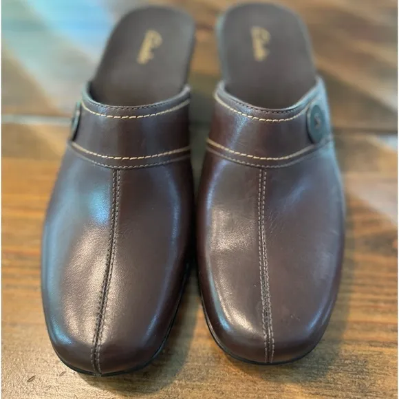 NWOT Clark's leather heel slip on comfy mule shoes Sz 8  Dark Brown