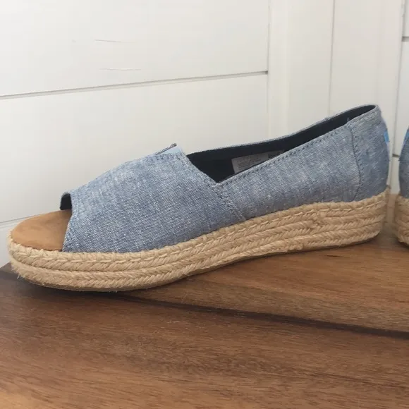 NWOT Toms Open Toe Alpargata Chambray Espadrille.