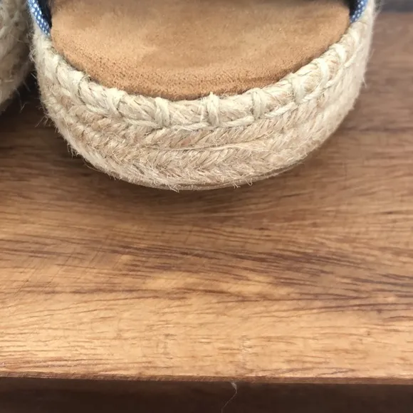 NWOT Toms Open Toe Alpargata Chambray Espadrille.