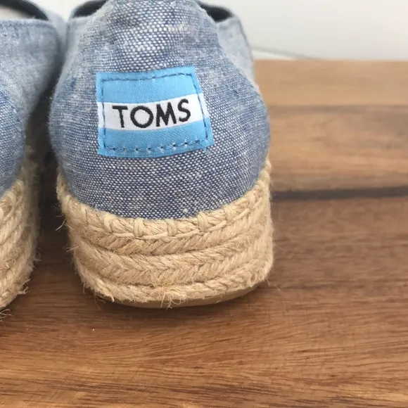 NWOT Toms Open Toe Alpargata Chambray Espadrille.