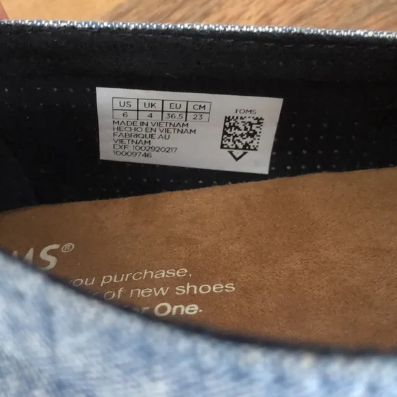 NWOT Toms Open Toe Alpargata Chambray Espadrille.