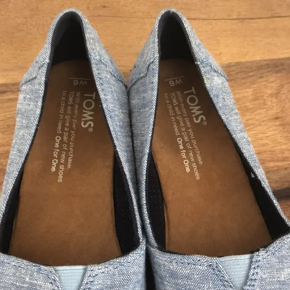 NWOT Toms Open Toe Alpargata Chambray Espadrille.