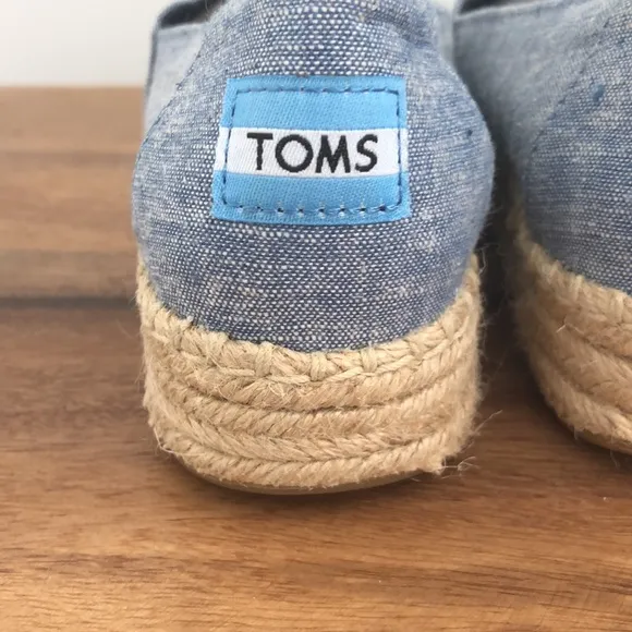 NWOT Toms Open Toe Alpargata Chambray Espadrille.