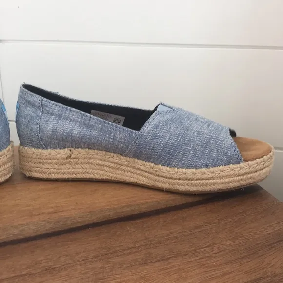 NWOT Toms Open Toe Alpargata Chambray Espadrille.