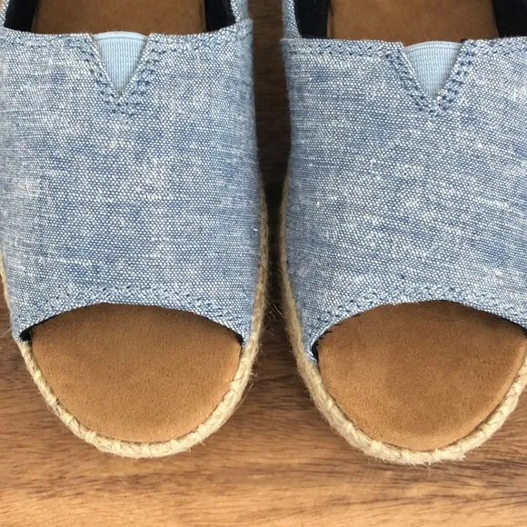 NWOT Toms Open Toe Alpargata Chambray Espadrille.