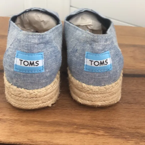 NWOT Toms Open Toe Alpargata Chambray Espadrille.