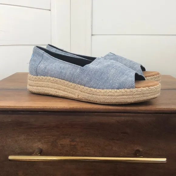 NWOT Toms Open Toe Alpargata Chambray Espadrille.