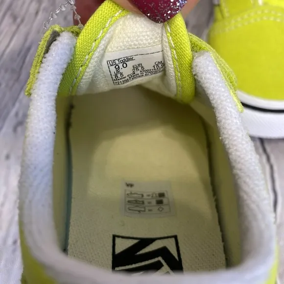 NWOT Vans Old Skool V Color Theory Shoes - Evening Primrose - Toddler Size 9