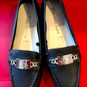 NWOT Anne Klein women’s leather shoes