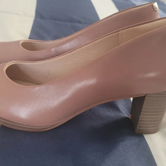 NWT Clarks Size 6.5 Medium Women's Pink Pumps