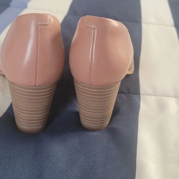 NWT Clarks Size 6.5 Medium Women's Pink Pumps