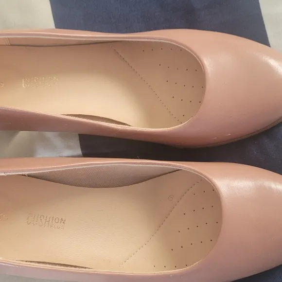 NWT Clarks Size 6.5 Medium Women's Pink Pumps
