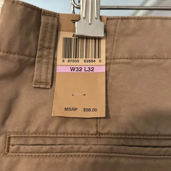NWT Dockers Straight Fit 32 x 32 D2 Off The Clock Kahaki  PANT