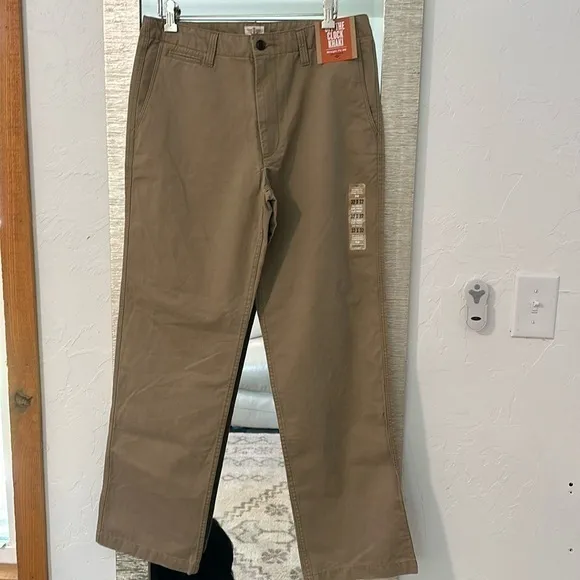 NWT Dockers Straight Fit 32 x 32 D2 Off The Clock Kahaki  PANT
