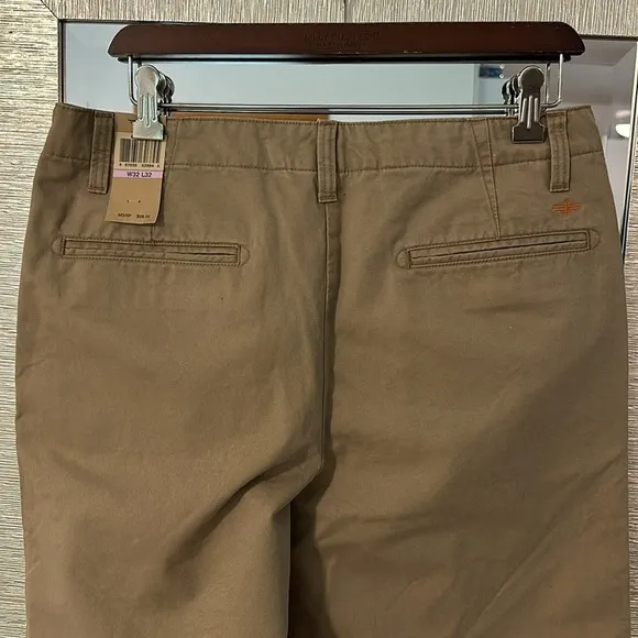 NWT Dockers Straight Fit 32 x 32 D2 Off The Clock Kahaki  PANT