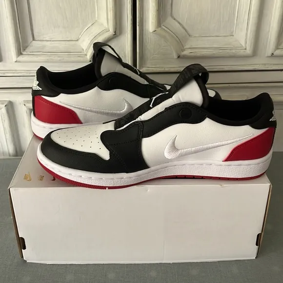 NWT Nike Special Edition WOMEN'S AIR JORDAN RETRO 1  Size 9
