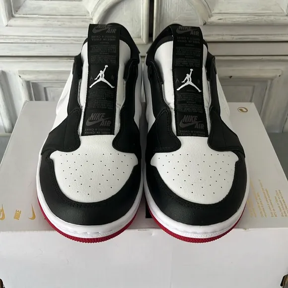 NWT Nike Special Edition WOMEN'S AIR JORDAN RETRO 1  Size 9
