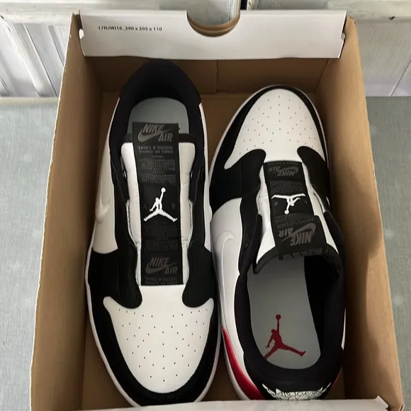 NWT Nike Special Edition WOMEN'S AIR JORDAN RETRO 1  Size 9