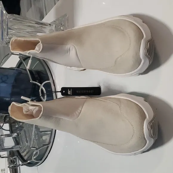 NWT SOREL WATERPROOF SHOES