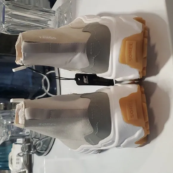 NWT SOREL WATERPROOF SHOES