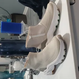 NWT SOREL WATERPROOF SHOES