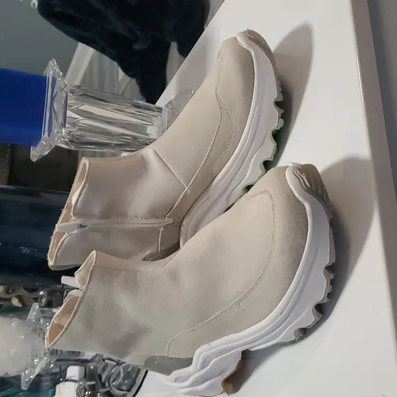 NWT SOREL WATERPROOF SHOES