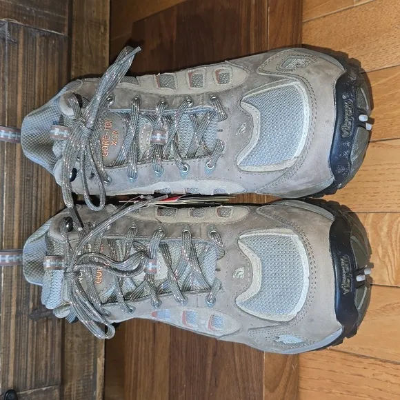 NWT. The North Face Pinyon XCR Mid, Gore-tex, Size 11.5