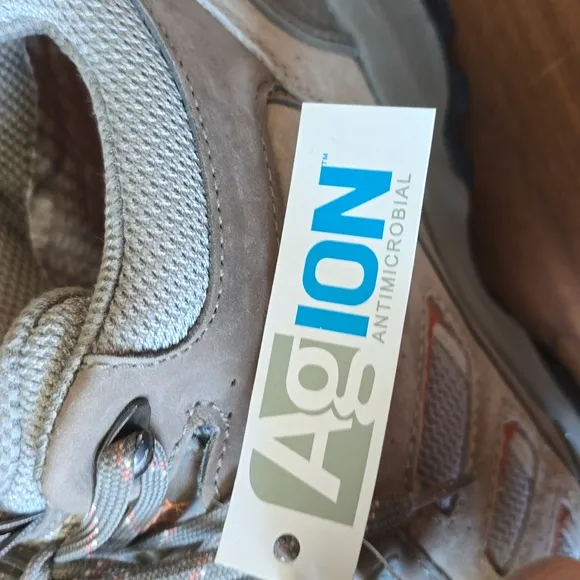 NWT. The North Face Pinyon XCR Mid, Gore-tex, Size 11.5