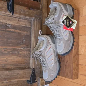 NWT. The North Face Pinyon XCR Mid, Gore-tex, Size 11.5