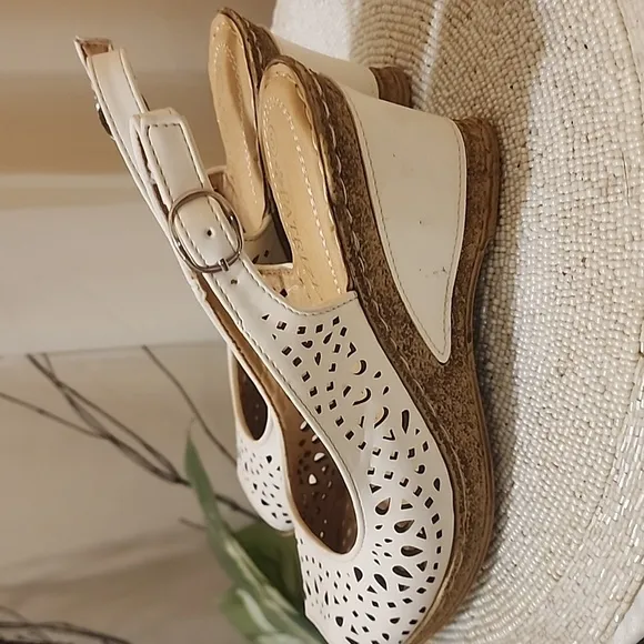 NWTPatrizia by Spring Step Women’s Shaninioqua White Peep Toe Wedge Sandal Sz 5