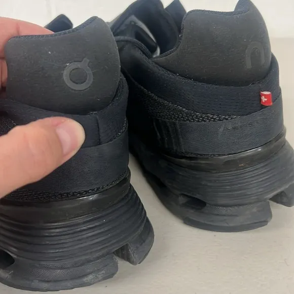 On cloud sz mens 9.5 all black sneakers shoes cloud nova athletic