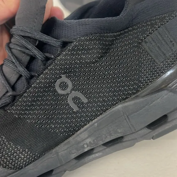 On cloud sz mens 9.5 all black sneakers shoes cloud nova athletic