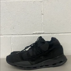 On cloud sz mens 9.5 all black sneakers shoes cloud nova athletic