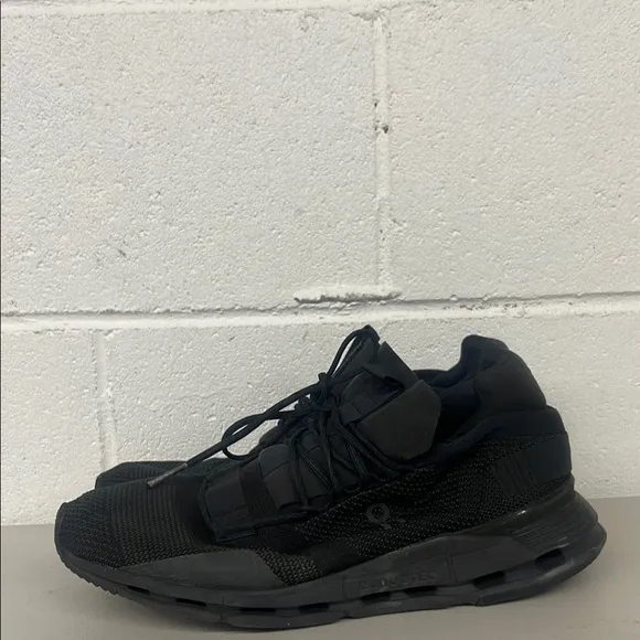 On cloud sz mens 9.5 all black sneakers shoes cloud nova athletic
