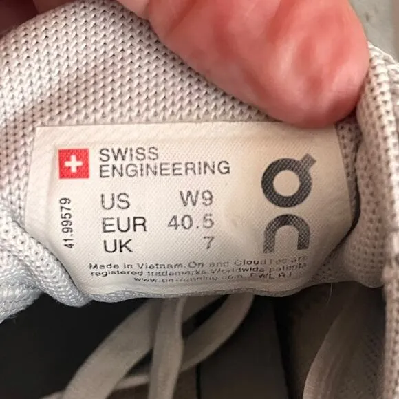 On Cloudswift 3 Running Shoes Womens 9 White Grey Athletic Comfort Cushioned