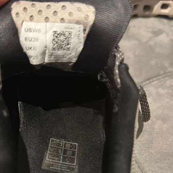 On Running Cloudtec Gray Athletic Shoes