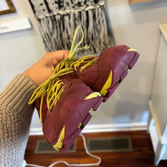 oncloud cloud runner trail shoes in tibetan red