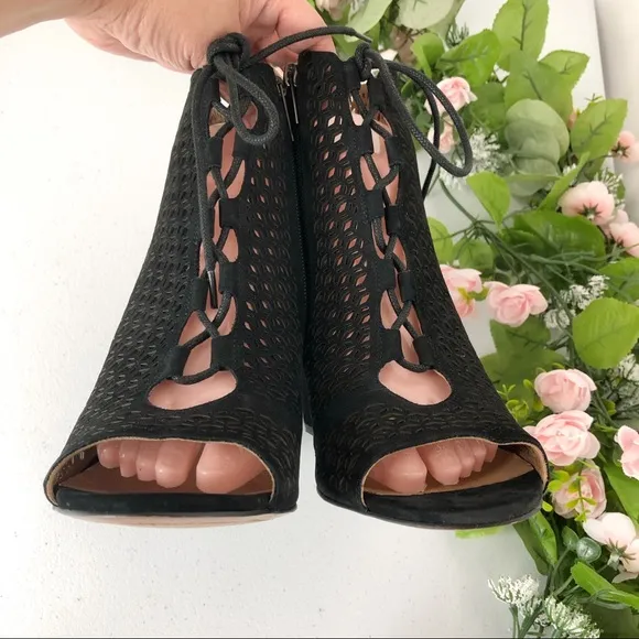 Paolo laser cut style black shoes size 10M (#9)