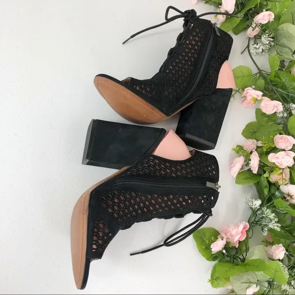 Paolo laser cut style black shoes size 10M (#9)