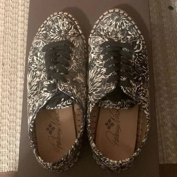 Patricia Nash Emiliana Sunflower Shoe Size 5.5