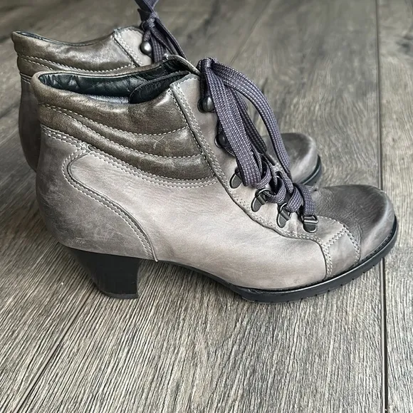 Paul green shoes gray leather two-tone booties, size 7 heals