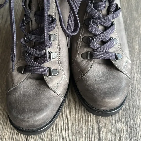 Paul green shoes gray leather two-tone booties, size 7 heals